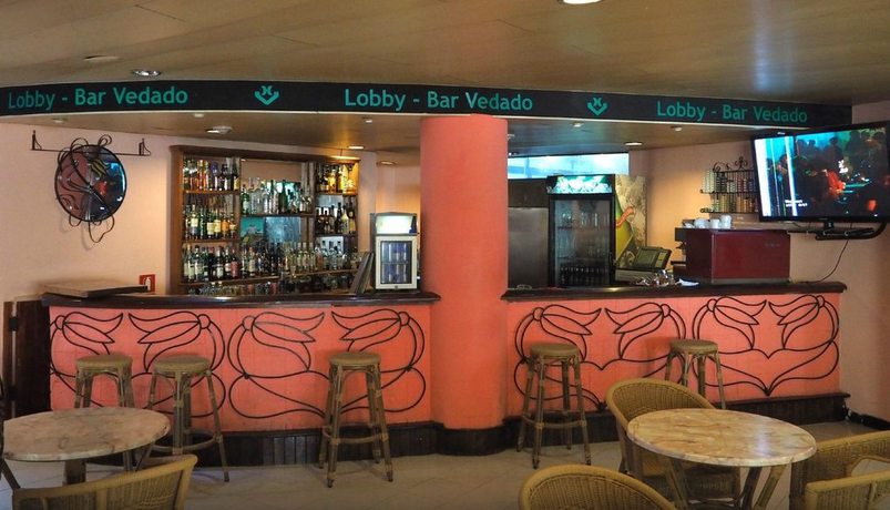 Imagen del bar/restaurante del Hotel Complejo Vedado - St. Johns. Foto 2