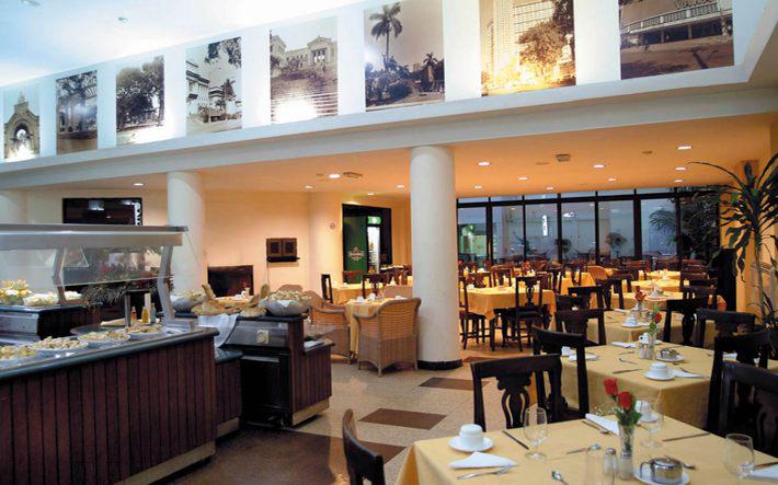 Imagen del bar/restaurante del Hotel Complejo Vedado - St. Johns. Foto 4