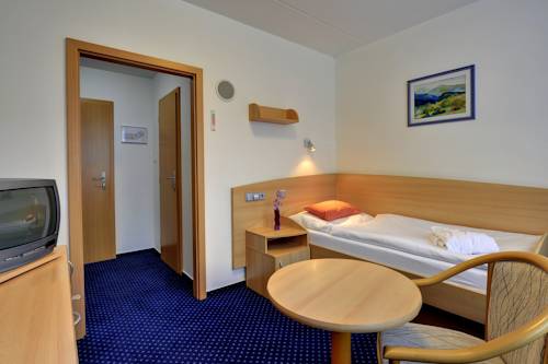 Imagen de la habitación del Hotel Complex Curie. Foto 2