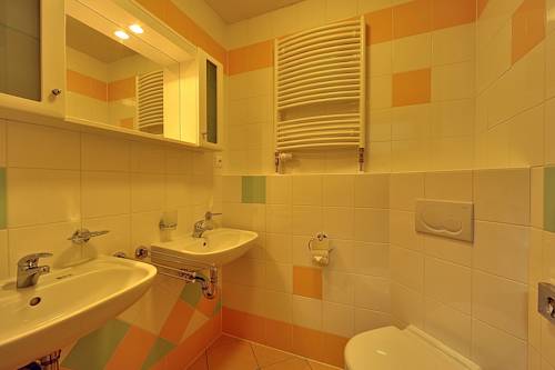 Imagen de la habitación del Hotel Complex Curie. Foto 6