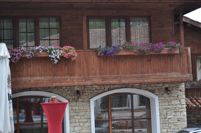 Imagen de los exteriores del Hotel Complex Izvora. Foto 6