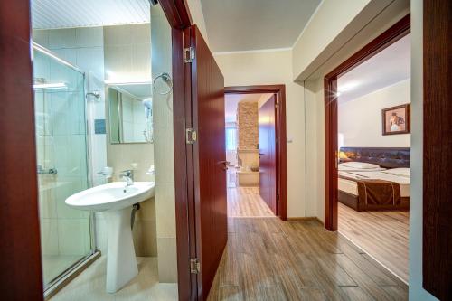 Imagen de la habitación del Hotel Complex Kamelia. Foto 18