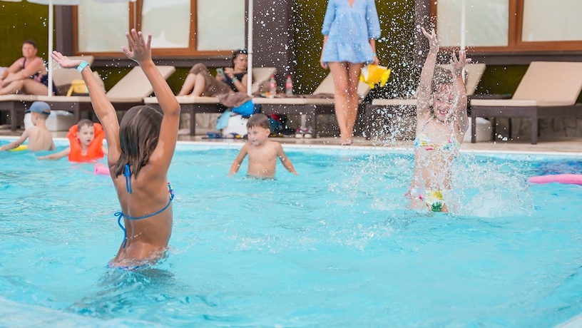 Imagen de la piscina del Hotel Complex Turistic Codru. Foto 15