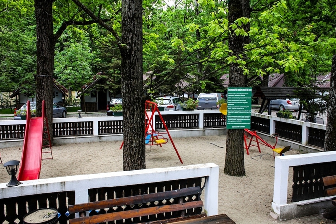 Imagen de los exteriores del Hotel Complex Turistic Cornul Vanatorului. Foto 14