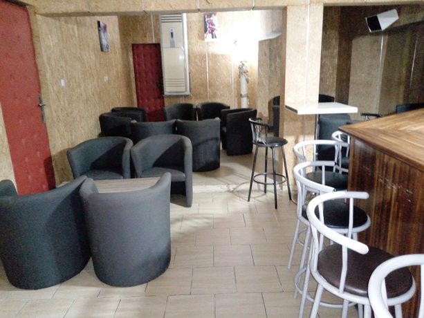 Imagen del bar/restaurante del Hotel Complexe H&ocirc;telier Asthoria palace. Foto 2