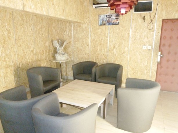 Imagen del bar/restaurante del Hotel Complexe H&ocirc;telier Asthoria palace. Foto 3