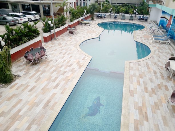 Imagen de la piscina del Hotel Complexe H&ocirc;telier Asthoria palace. Foto 14