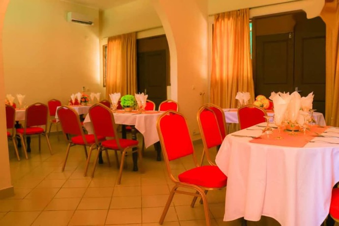 Imagen del bar/restaurante del Hotel Complexe H&ocirc;telier Food And Business. Foto 5