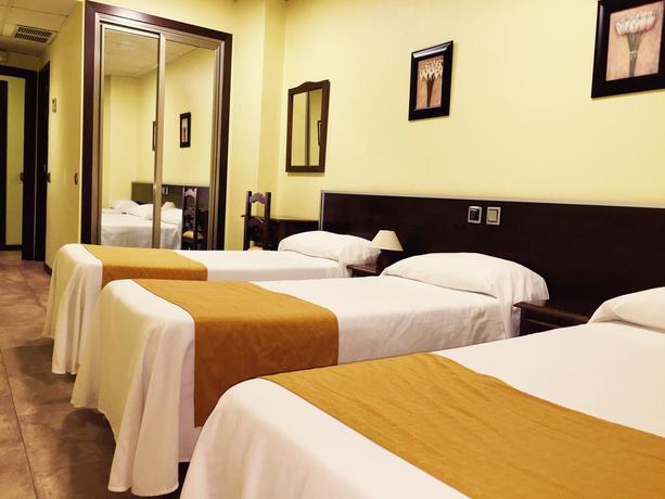 Imagen de la habitación del Hotel Complutense. Foto 3