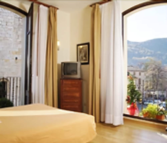 Imagen de la habitación del Hotel Comte Tallaferro. Foto 5