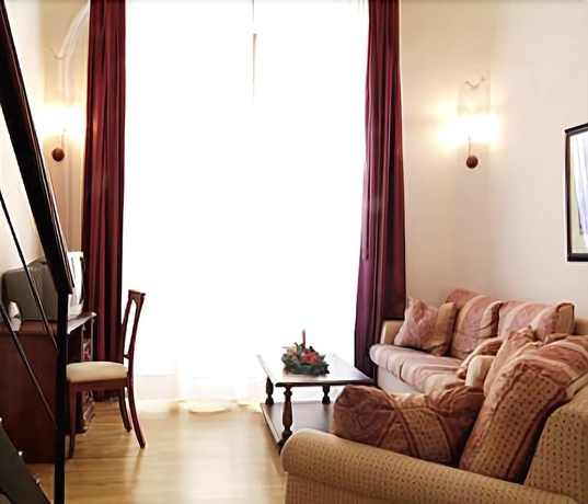 Imagen de la habitación del Hotel Comte Tallaferro. Foto 7