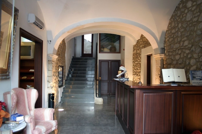 Imagen de los interiores del Hotel Comte Tallaferro. Foto 10