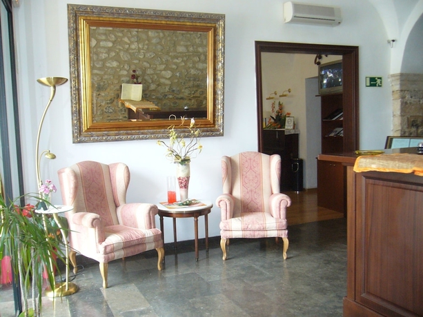 Imagen de los interiores del Hotel Comte Tallaferro. Foto 11