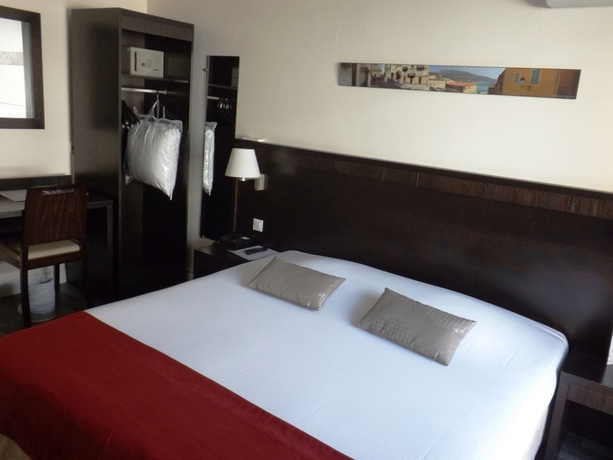 Imagen de la habitación del Hotel Comt&eacute; De Nice, BEAULIEU SUR MER. Foto 13