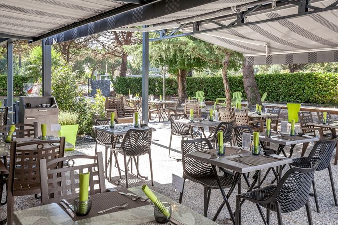 Imagen del bar/restaurante del Hotel Comt&eacute; D'ornon - Logis and Spa. Foto 4