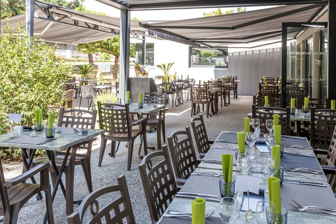 Imagen del bar/restaurante del Hotel Comt&eacute; D'ornon - Logis and Spa. Foto 5