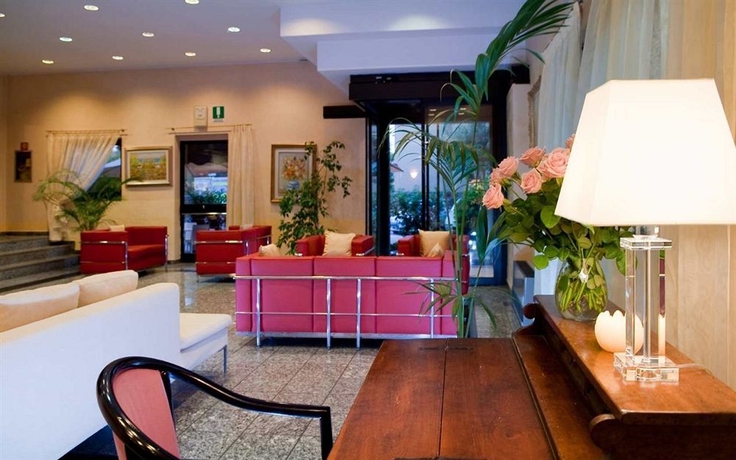 Imagen de los interiores del Hotel Comtur. Foto 9