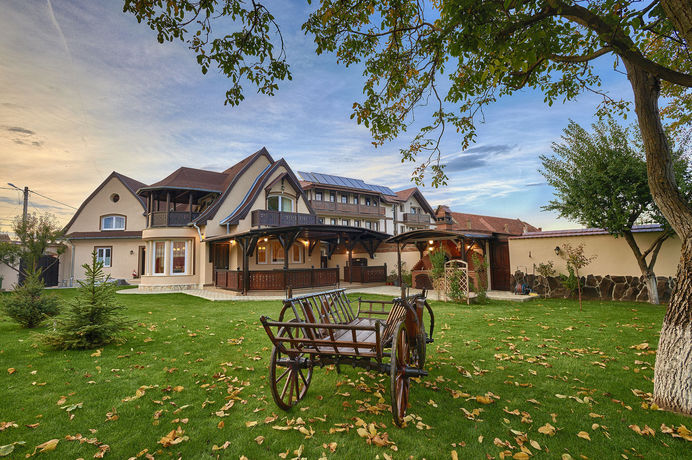 Imagen de los exteriores del Hotel Conacul Ambient. Foto 12