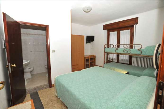 Imagen de la habitación del Hotel Conca D\'Oro, La Santona. Foto 10