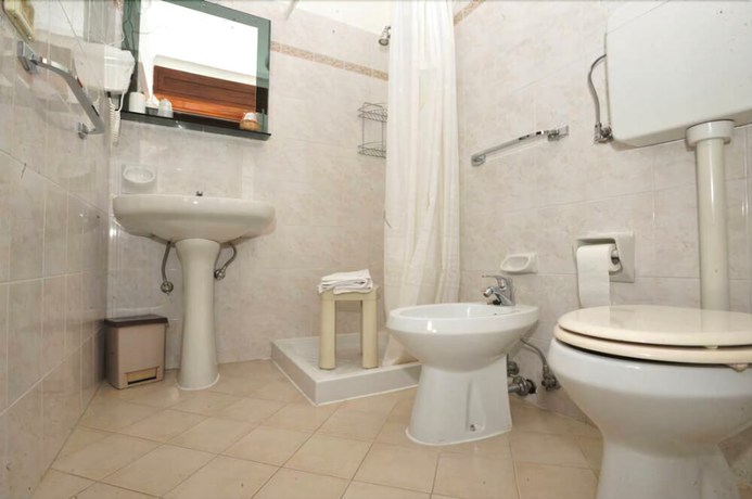 Imagen de la habitación del Hotel Conca D\'Oro, La Santona. Foto 13