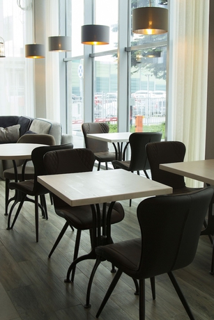 Imagen del bar/restaurante del Hotel Concept, Jimki. Foto 2