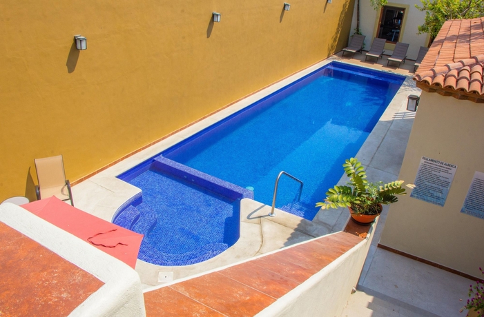Imagen de la piscina del Hotel Concierge Plaza Colima. Foto 14