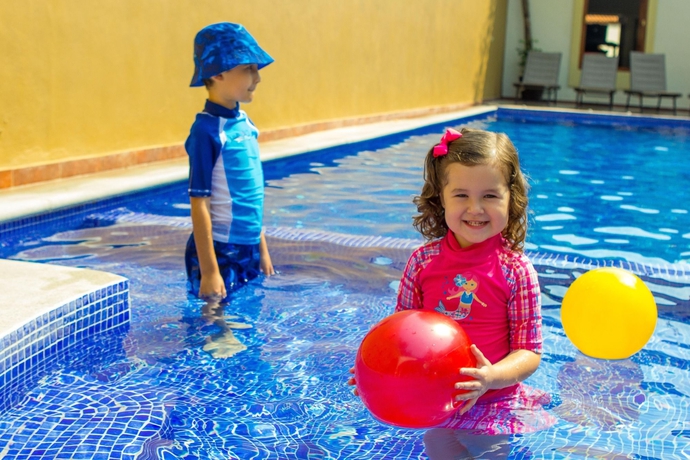 Imagen de la piscina del Hotel Concierge Plaza Colima. Foto 16