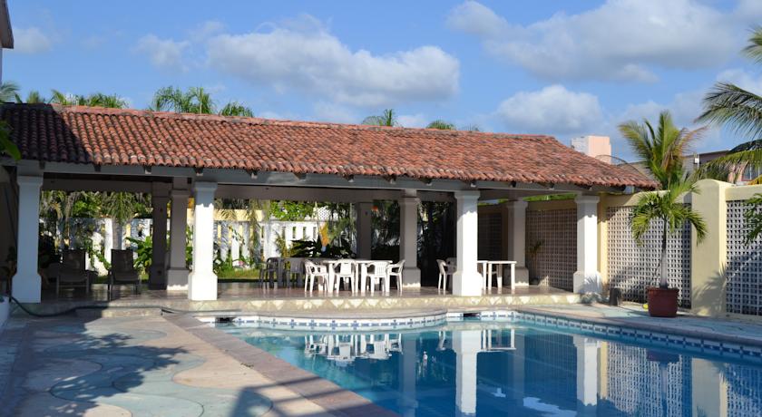 Imagen de la piscina del Hotel Concierge Plaza San Rafael. Foto 6