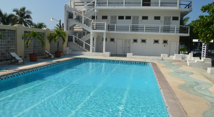 Imagen de la piscina del Hotel Concierge Plaza San Rafael. Foto 7