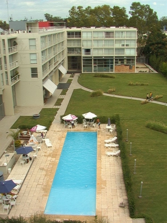 Imagen de la piscina del Hotel Concord Pilar Apart Suite 313 - Almendros. Foto 8