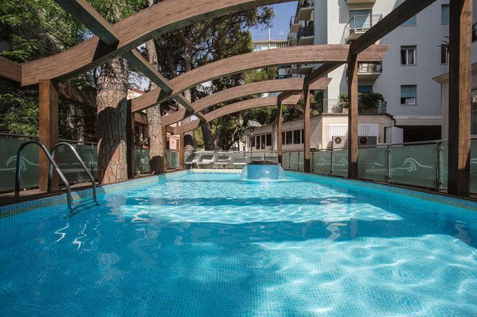Imagen de la piscina del Hotel Concord, Riccione. Foto 19