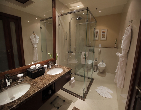 Imagen de la habitación del Hotel Concorde Doha. Foto 2