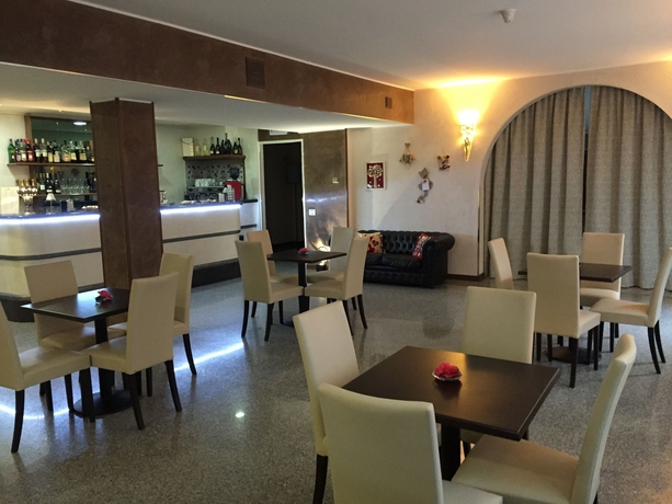 Imagen del bar/restaurante del Hotel Concorde Fiera. Foto 4