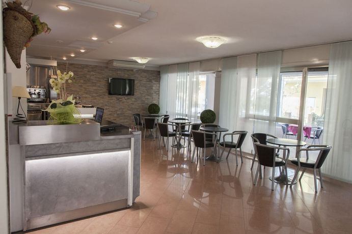 Imagen del bar/restaurante del Hotel Concorde, Rimini. Foto 2