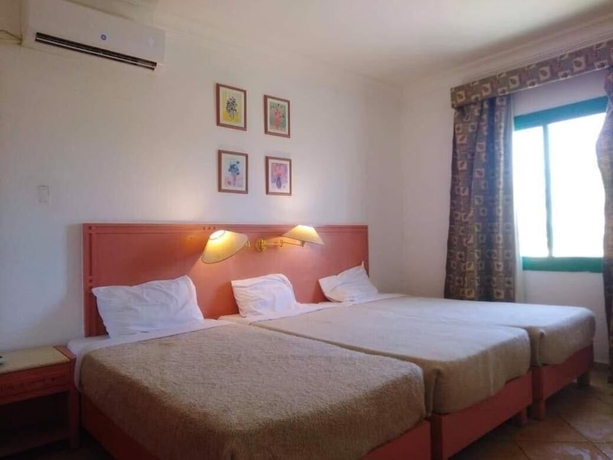 Imagen de la habitación del Hotel Concorde Royal Beach Resort. Foto 2