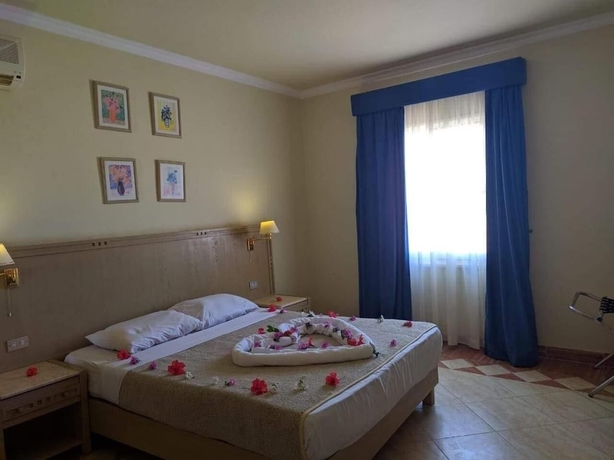 Imagen de la habitación del Hotel Concorde Royal Beach Resort. Foto 14