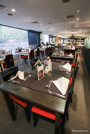 Imagen del bar/restaurante del Hotel Concorde Singapore. Foto 2