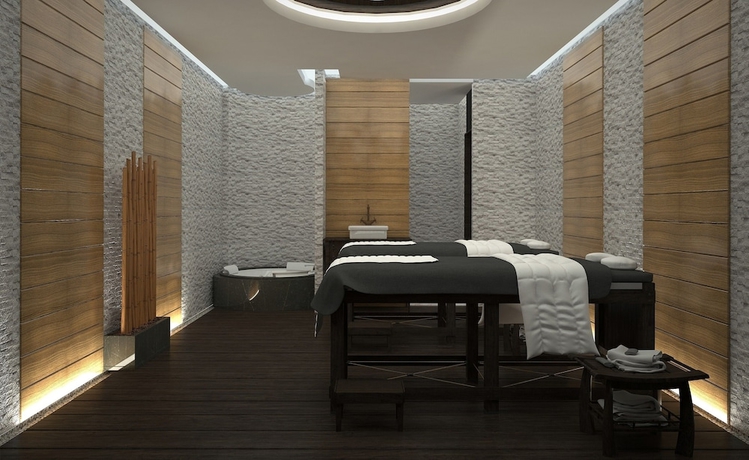 Imagen de la piscina del Hotel Concorde Tower. Foto 15