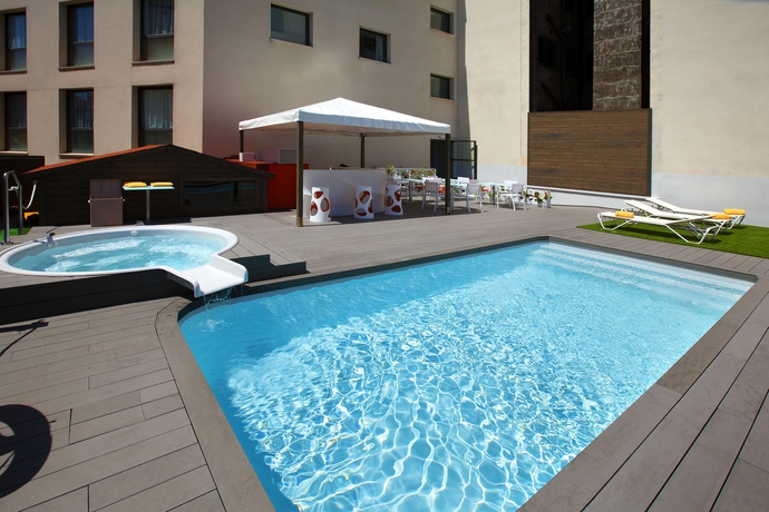 Imagen de la piscina del Hotel Concordia Barcelona. Foto 16