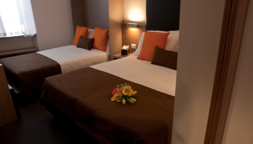 Imagen de la habitación del Hotel Concordia, Plaza de Espa&ntilde;a. Foto 4