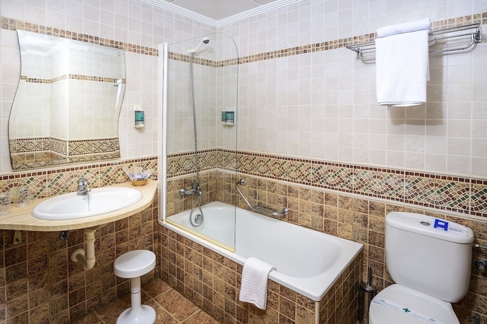 Imagen de la habitación del Hotel Condal, Benidorm. Foto 13