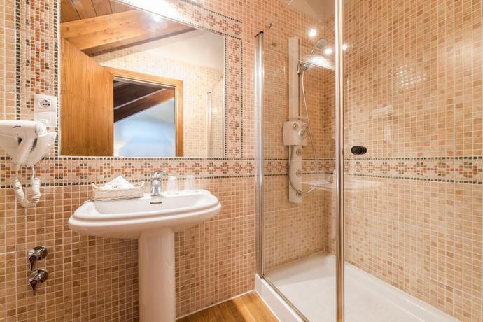 Imagen de los interiores del Hotel Conde Aznar. Foto 12