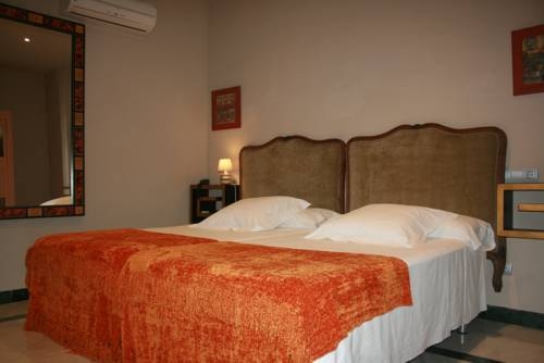 Imagen de la habitación del Hotel Conde De Cárdenas. Foto 10