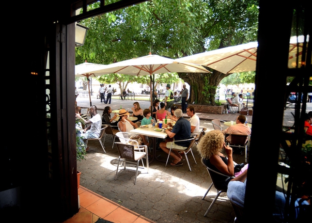 Imagen del bar/restaurante del Hotel Conde De Peñalba. Foto 4