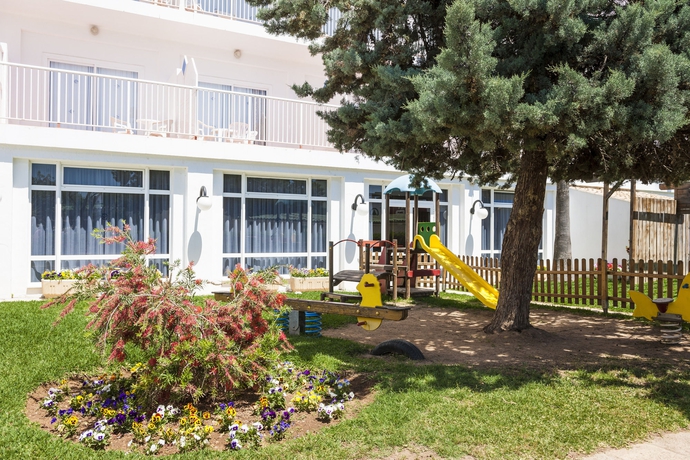 Imagen de los exteriores del Hotel Condes De Alcudia. Foto 12