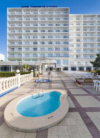 Imagen de la piscina del Hotel Condes De Alcudia. Foto 16