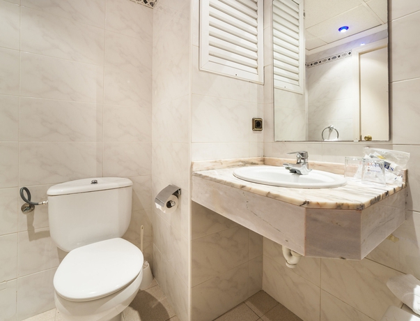 Imagen de la habitación del Hotel Condes De Alcudia. Foto 10