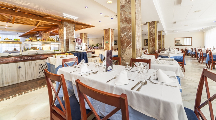 Imagen del bar/restaurante del Hotel Condes De Alcudia. Foto 5