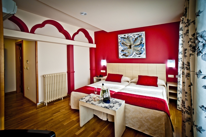 Imagen de la habitación del Hotel Condes De Castilla. Foto 4