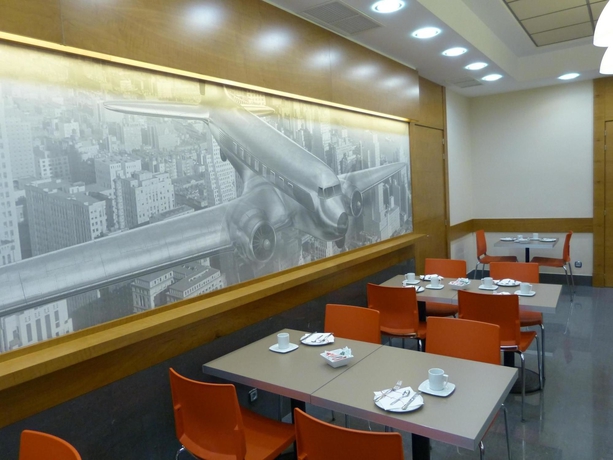 Imagen de los interiores del Hotel Condes De Haro. Foto 7